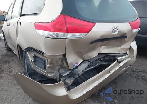 2012 Toyota Sienna Base 7 Passenger z USA, uszkodzony, nr VIN 5TDKA3DC0CS012176